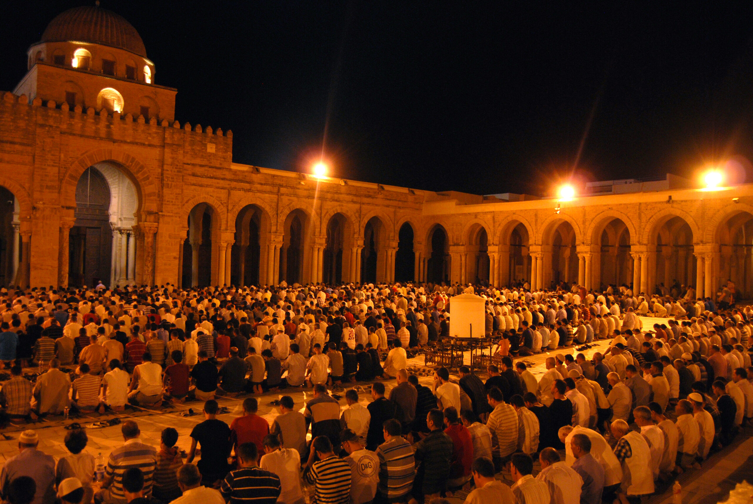 Priere de Tarawih dans la Grande Mosquee de Kairouan. Ramadan 2012 scaled