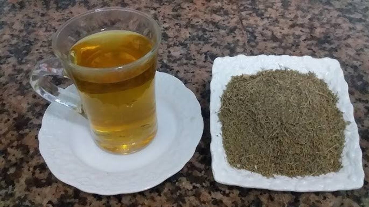 عشبة مشهورة لكن أسرارها مخفية.. فوائد لم تسمع بها من قبل ستجدها في هذا النبات العريق 6 مغلي الشيح للشعر