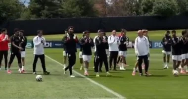 العميد وصلاح ولاعبو المنتخب يحفون جماهير مصر في ملعبهم التدريبي بأمريكا فيديو 1 202606110310101010 394