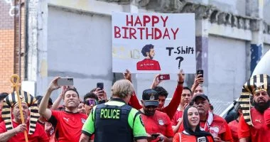 الجماهير المصرية تحتفل بعيد ميلاد محمد صلاح قبل مواجهة بلجيكا في كأس العالم 1 20260615081304134 390