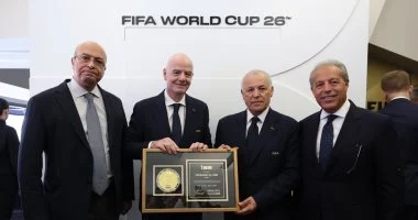 إنفانتينو يكرم أبو ريدة بتذكار لكأس العالم يحمل توقيع الرئيس السيسي 1 202606161215311531 390