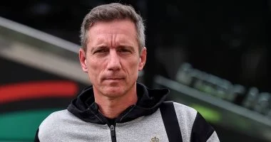 180 دقيقة تفصل قرار الزمالك النهائي بشأن ألكسندر سانتوس مدرب الفريق 1 20251124035105515